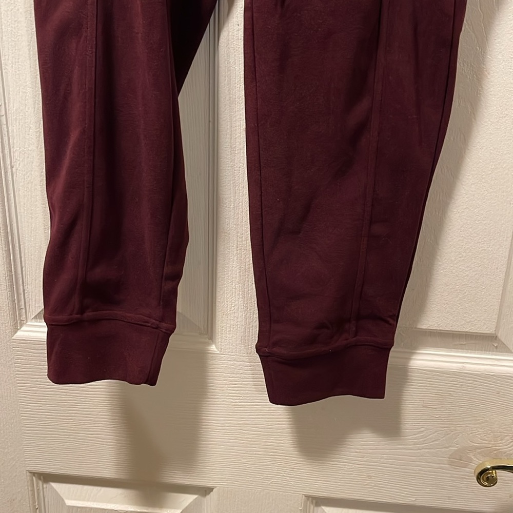 Mondetta Women's Cozy Warm Fleece Jogger Pant with Pockets (Wine Tasting, S) - Picture 8 of 10